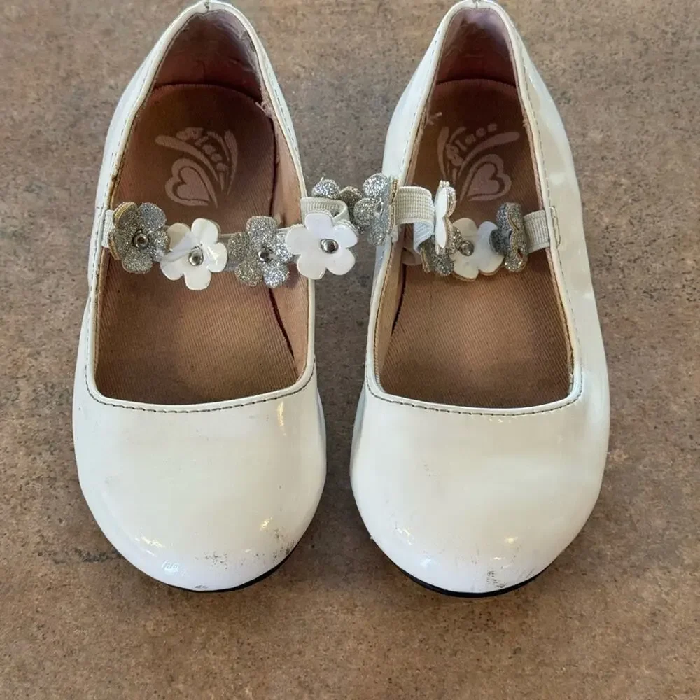 Adorable Fun White Patent Leather Mary Jane Flat Floral Shoes, Toddler Size 8